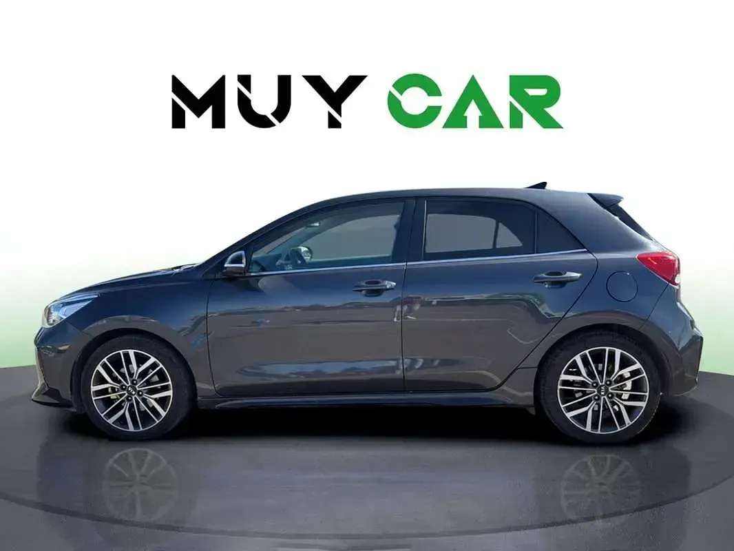 Usado Kia Rio 84 CV (61 kW) 2018 Gris Utilitario