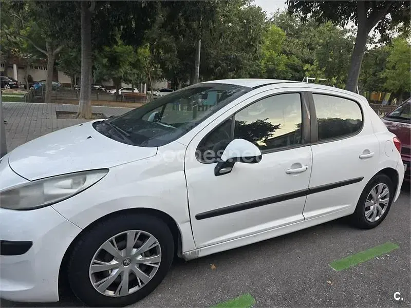 Usado Peugeot 207 70 CV (51 kW) 2009 Blanco Berlina