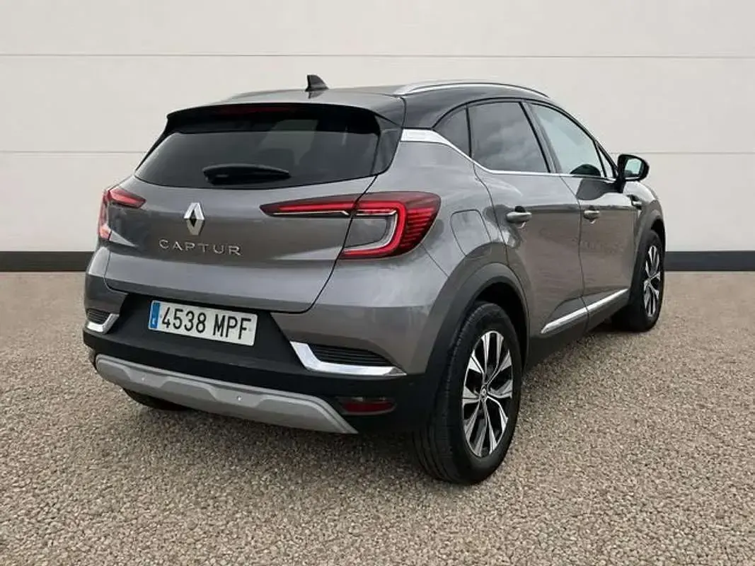 Usado Renault Captur Techno 90 CV (66 kW) 2024 Gris SUV
