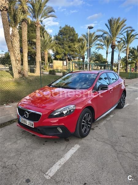 Rojo Usado 2017 Volvo V40 CC Kinetic Familiar | 9200 € (Buen precio) - Imagen 1/4