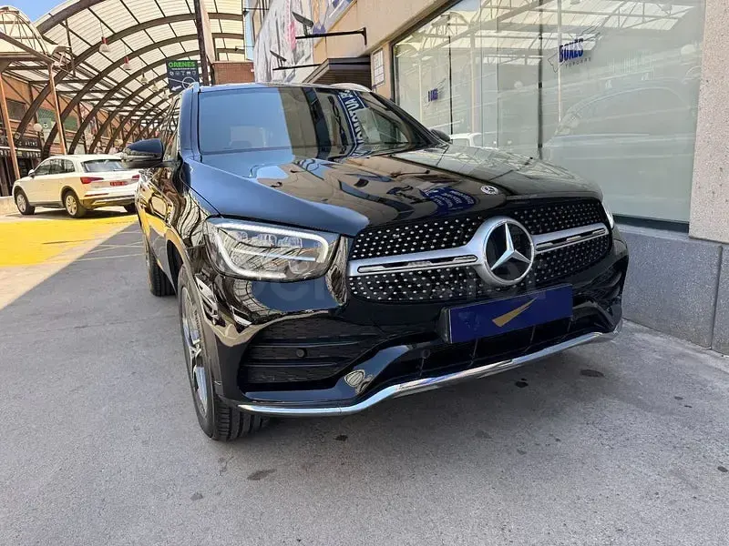Usado Mercedes GLC300e 313 CV (230 kW) 2022 Negro SUV