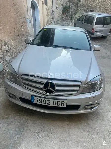 Usado Mercedes C200 136 CV (100 kW) 2011 Gris / plata Berlina