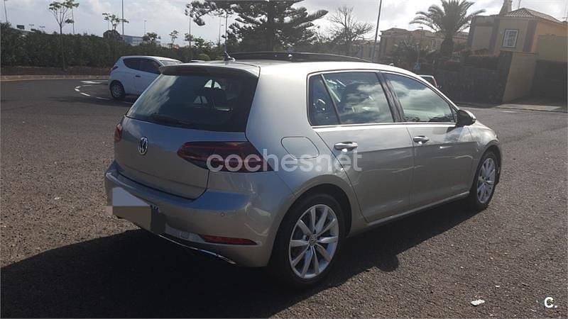Usado VW Golf VII Advance 115 CV (84 kW) 2018 Gris / plata Berlina
