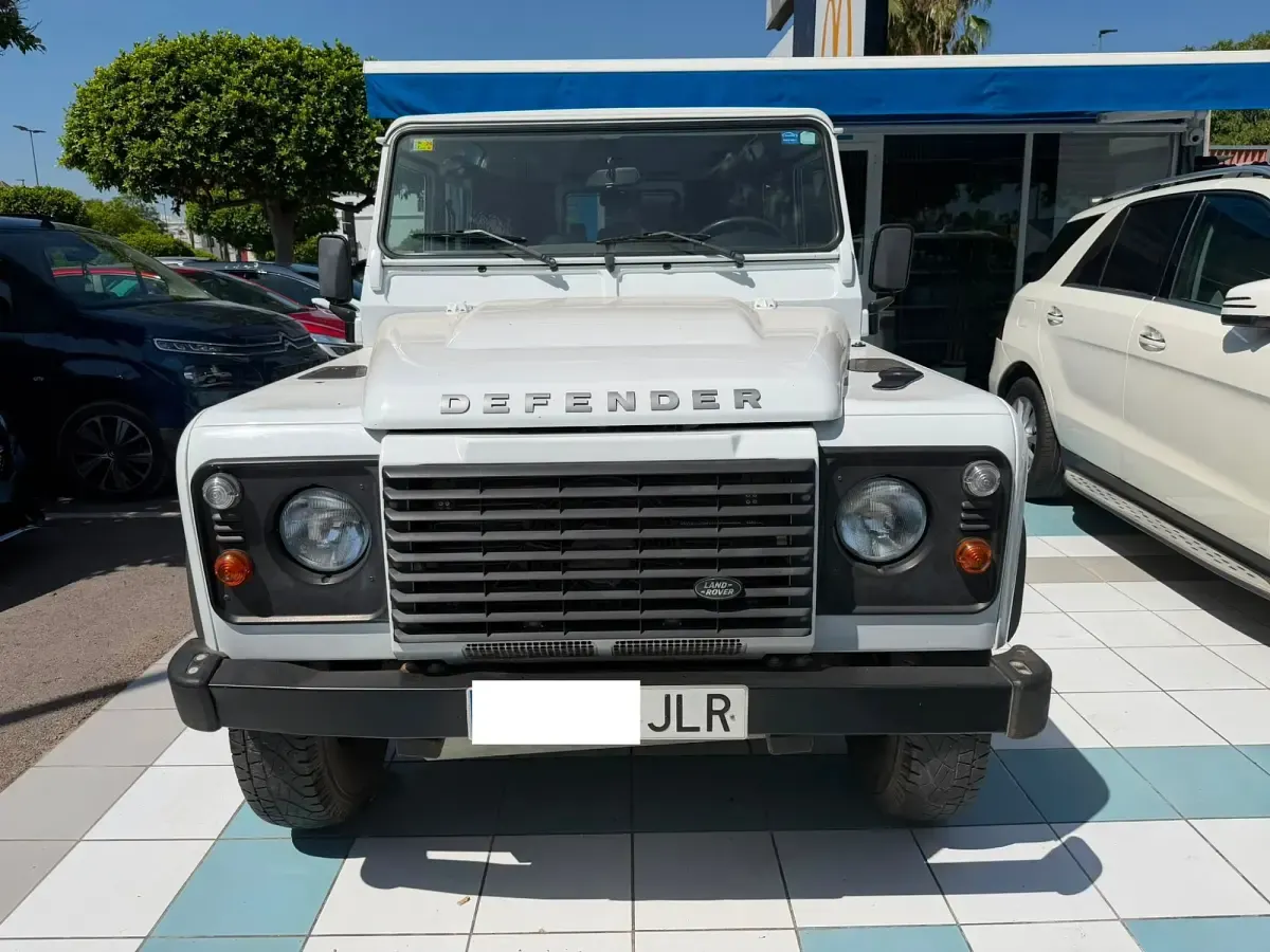 Usado Land Rover Defender SE 122 CV (89 kW) 2016 Blanco Familiar