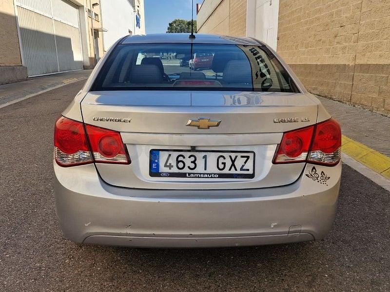 Usado Chevrolet Cruze LS 125 CV (91 kW) 2010 Gris / plata Berlina