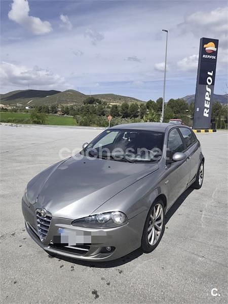 Usado Alfa Romeo 147 Impression 115 CV (84 kW) 2006 Gris / plata Utilitario