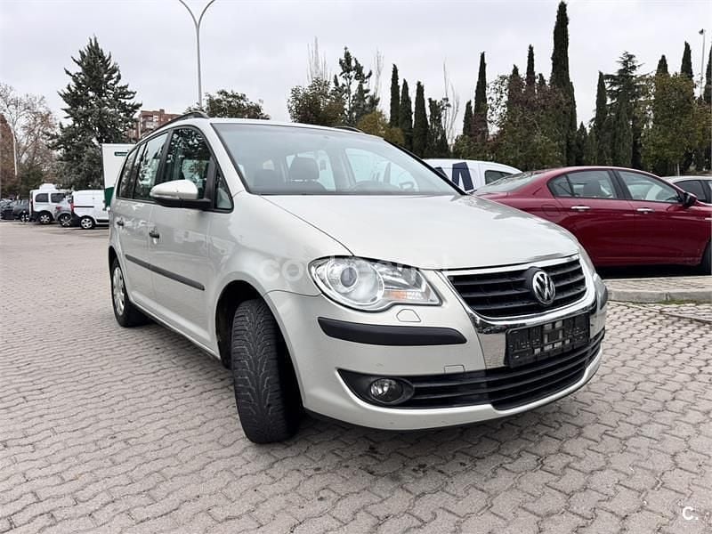 Gris / plata Usado 2009 VW Touran Advance Monovolumen | 5900 € (Buen precio) - Imagen 1/4