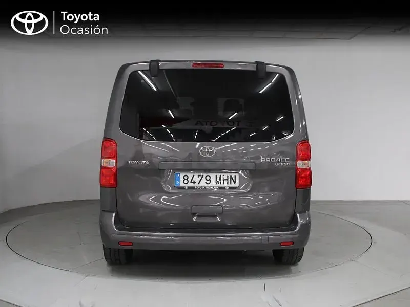 Usado Toyota Proace Verso Luxury 177 CV (130 kW) 2023 Gris / plata Familiar