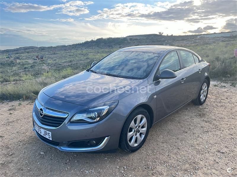 Usado Opel Insignia Selective 120 CV (88 kW) 2016 Gris / plata Berlina