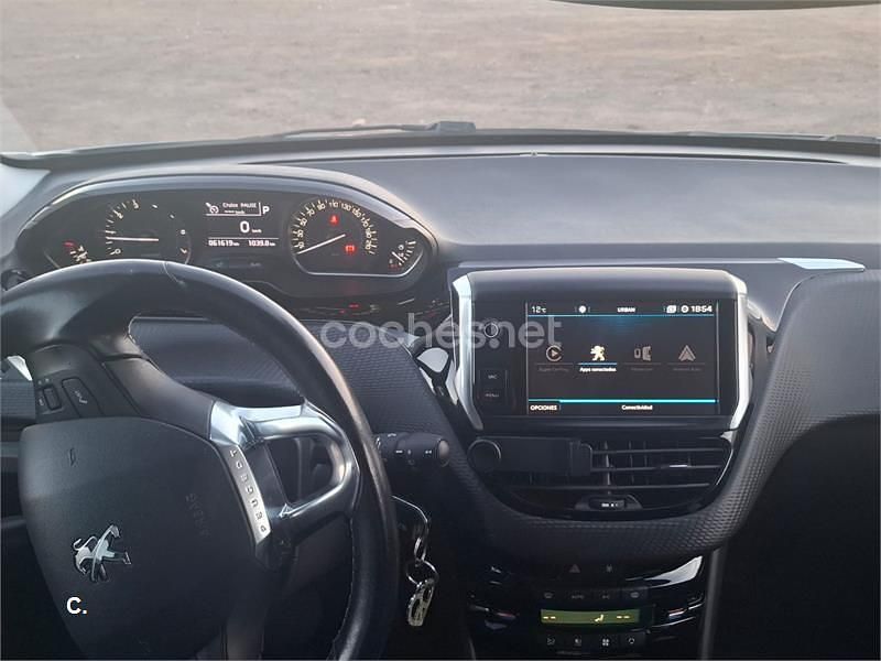 Usado Peugeot 208 Allure 110 CV (80 kW) 2018 Gris / plata Utilitario