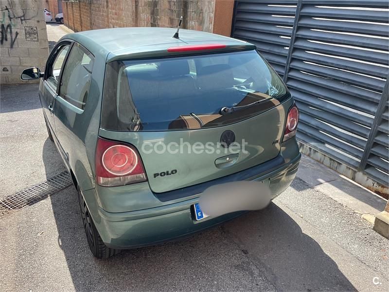 Verde Usado 2006 VW Polo Advance Berlina | 2350 € (Buen precio) - Imagen 1/4