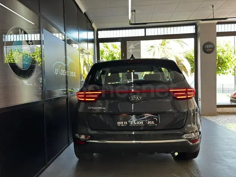Usado Kia Sportage 132 CV (97 kW) 2019 Gris / plata SUV