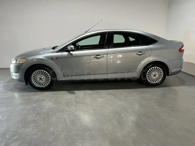 Usado Ford Mondeo 125 CV (91 kW) 2010 Gris / plata Berlina