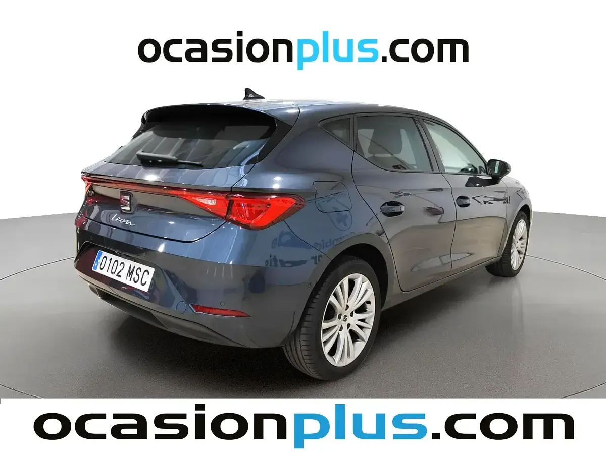 Usado Seat Leon Style 150 CV (110 kW) 2024 Gris Berlina