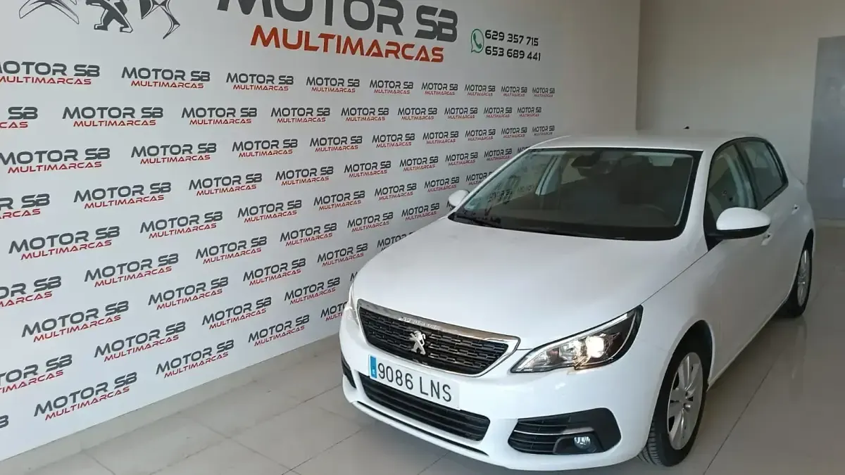 Usado Peugeot 308 Active 130 CV (95 kW) 2021 Blanco