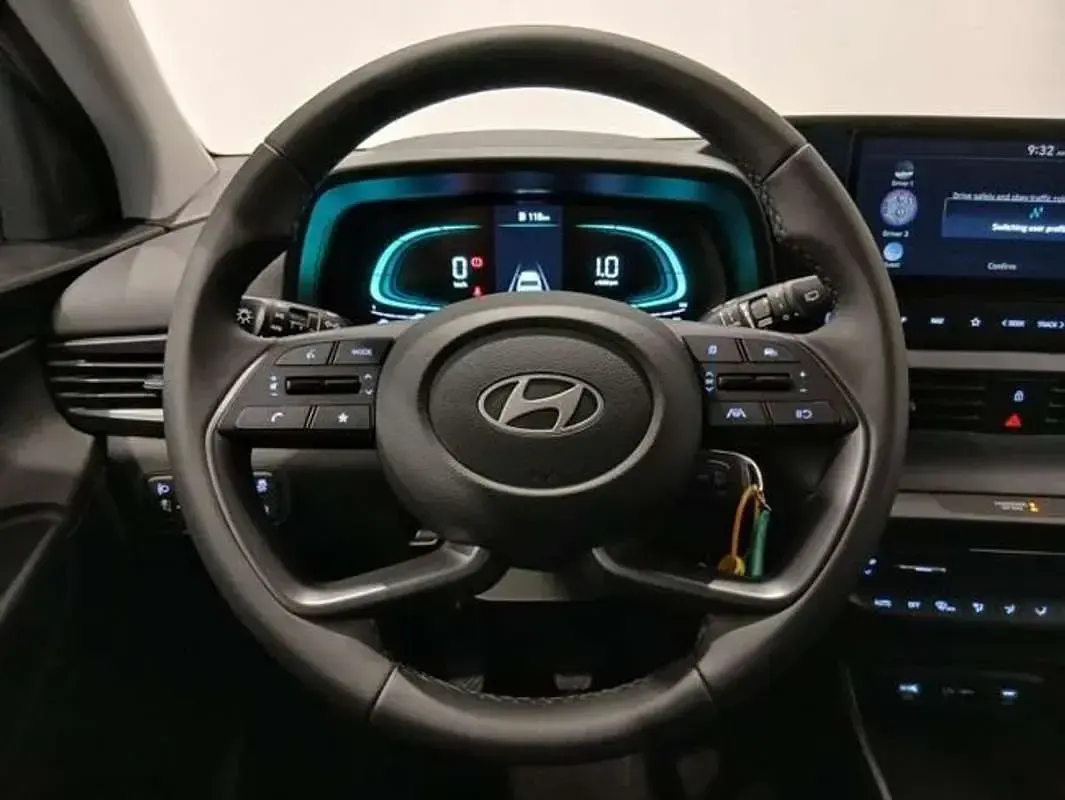 Usado Hyundai Bayon 101 CV (74 kW) 2025 Gris SUV