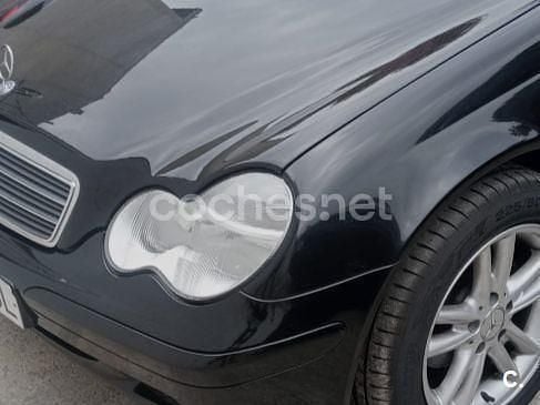 Negro Usado 2001 Mercedes C200 Classic Berlina | 6750 € (Precio justo) - Imagen 1/4