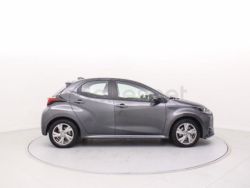 Usado Toyota Yaris Cross Active 116 CV (85 kW) 2024 Gris / plata SUV