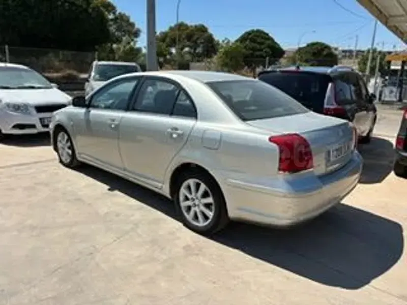 Usado Toyota Avensis Sol 116 CV (85 kW) 2005 Beige Berlina