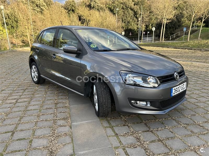 Usado VW Polo Advance 75 CV (55 kW) 2010 Marrón Utilitario