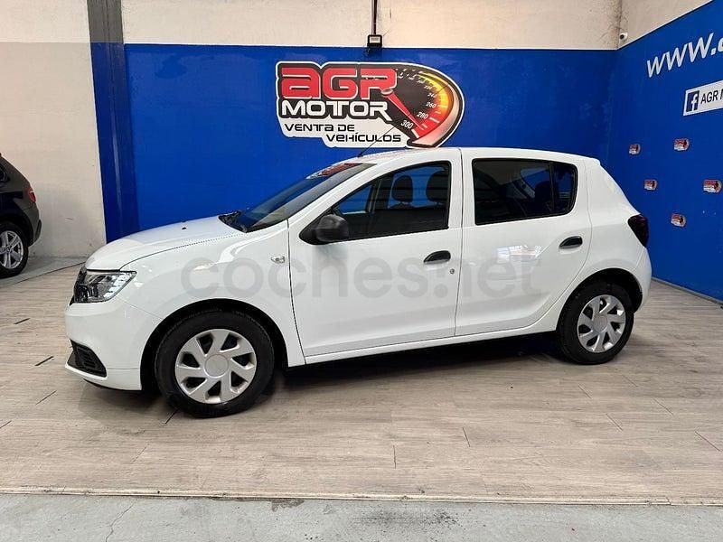 Usado Dacia Sandero Acces 73 CV (53 kW) 2019 Blanco Berlina