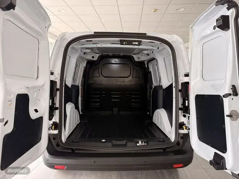 Usado Ford Transit 100 CV (73 kW) 2024 Blanco Van