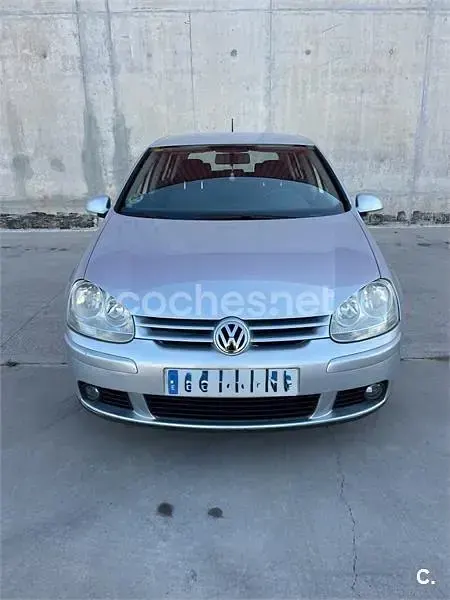 Usado VW Golf V Sportline 105 CV (77 kW) 2007 Gris / plata Berlina