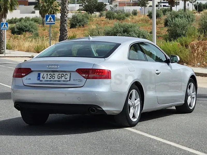 Usado Audi A5 240 CV (176 kW) 2010 Gris / plata Coupe