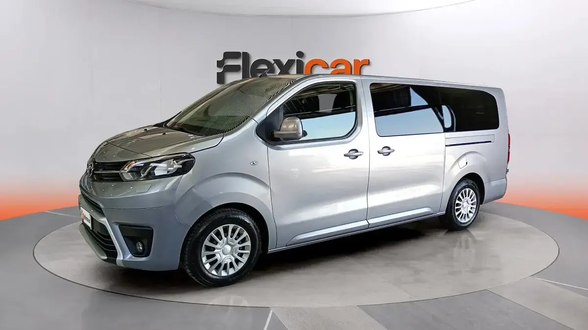 Usado Toyota Proace Verso Active 120 CV (88 kW) 2023 Gris Familiar