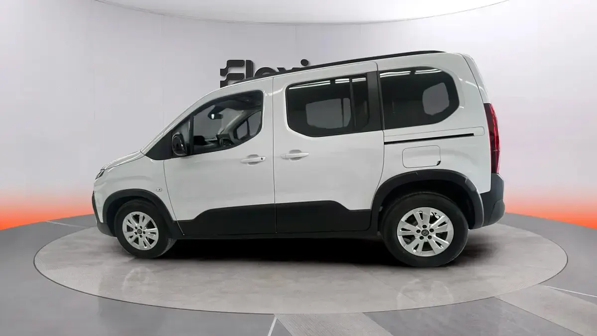 Usado Peugeot Rifter Allure 131 CV (96 kW) 2024 Blanco Monovolumen