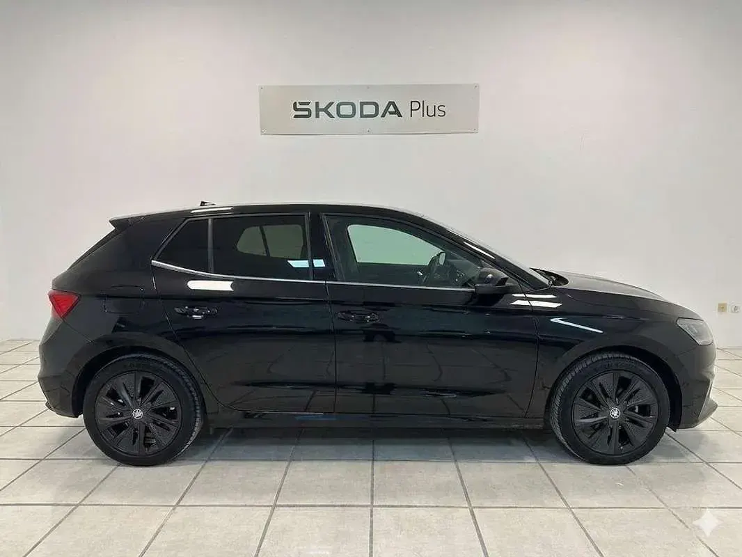 Usado Skoda Fabia Selection 95 CV (69 kW) 2025 Negro Utilitario