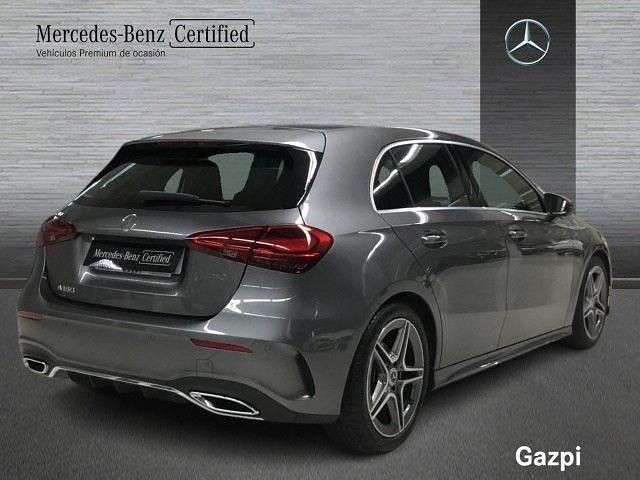 Usado Mercedes A180 AMG line 136 CV (100 kW) 2025 Gris montaña