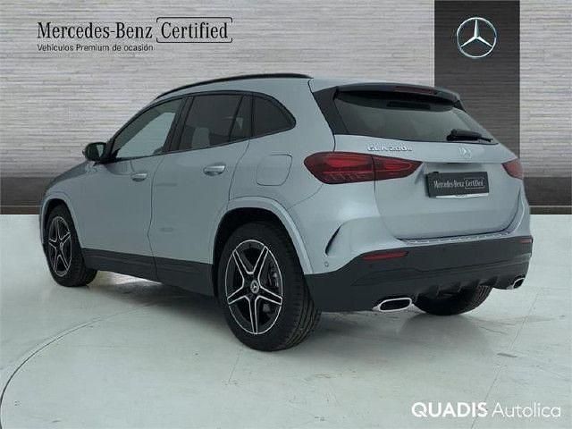 Usado Mercedes GLA200 AMG line 150 CV (110 kW) 2025 Plata hightech SUV