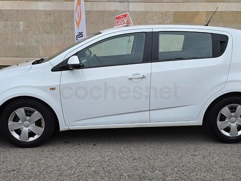 Usado Chevrolet Aveo LS 86 CV (63 kW) 2013 Blanco Berlina
