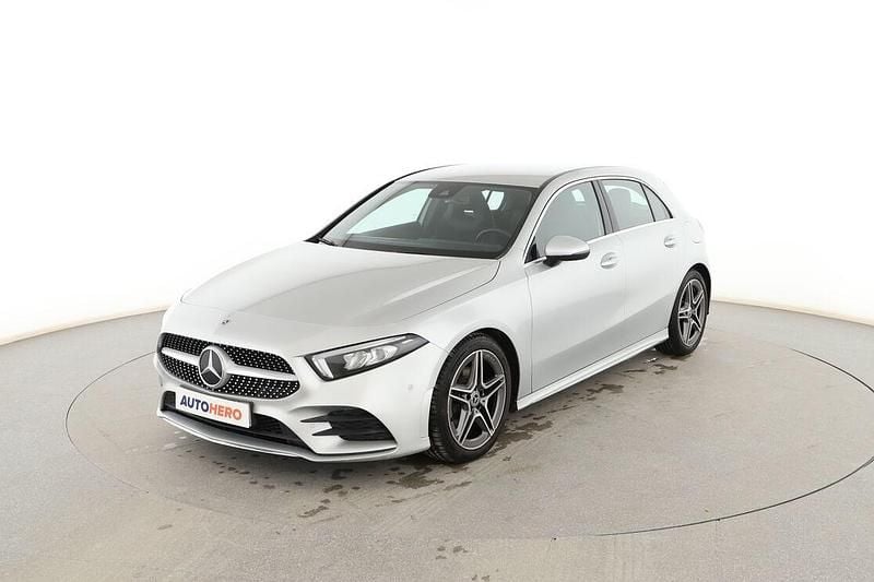 Usado Mercedes A180 AMG line 116 CV (85 kW) 2021 Gris Berlina