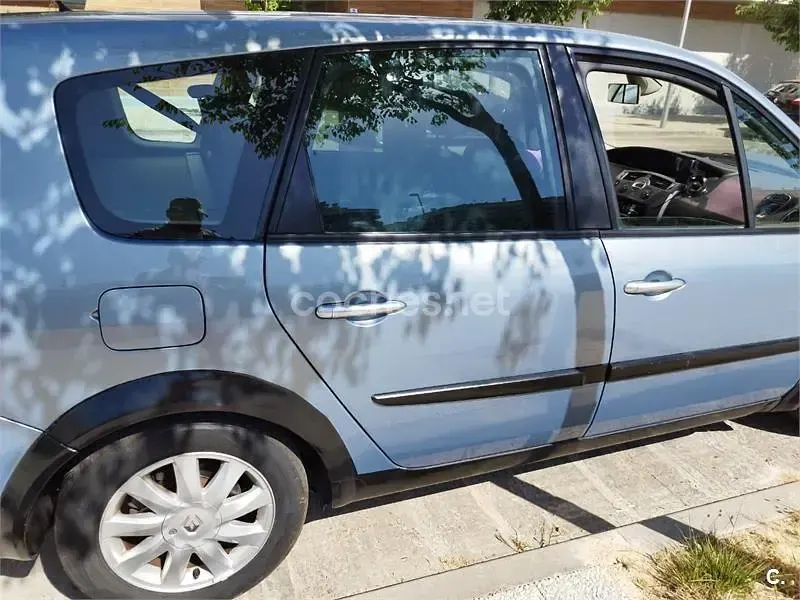 Usado Renault Grand Scénic II Dynamique 105 CV (77 kW) 2007 Azul Monovolumen