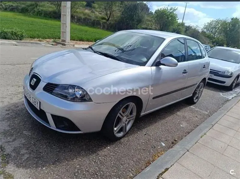 Usado Seat Ibiza Stylance 100 CV (73 kW) 2008 Gris / plata Berlina