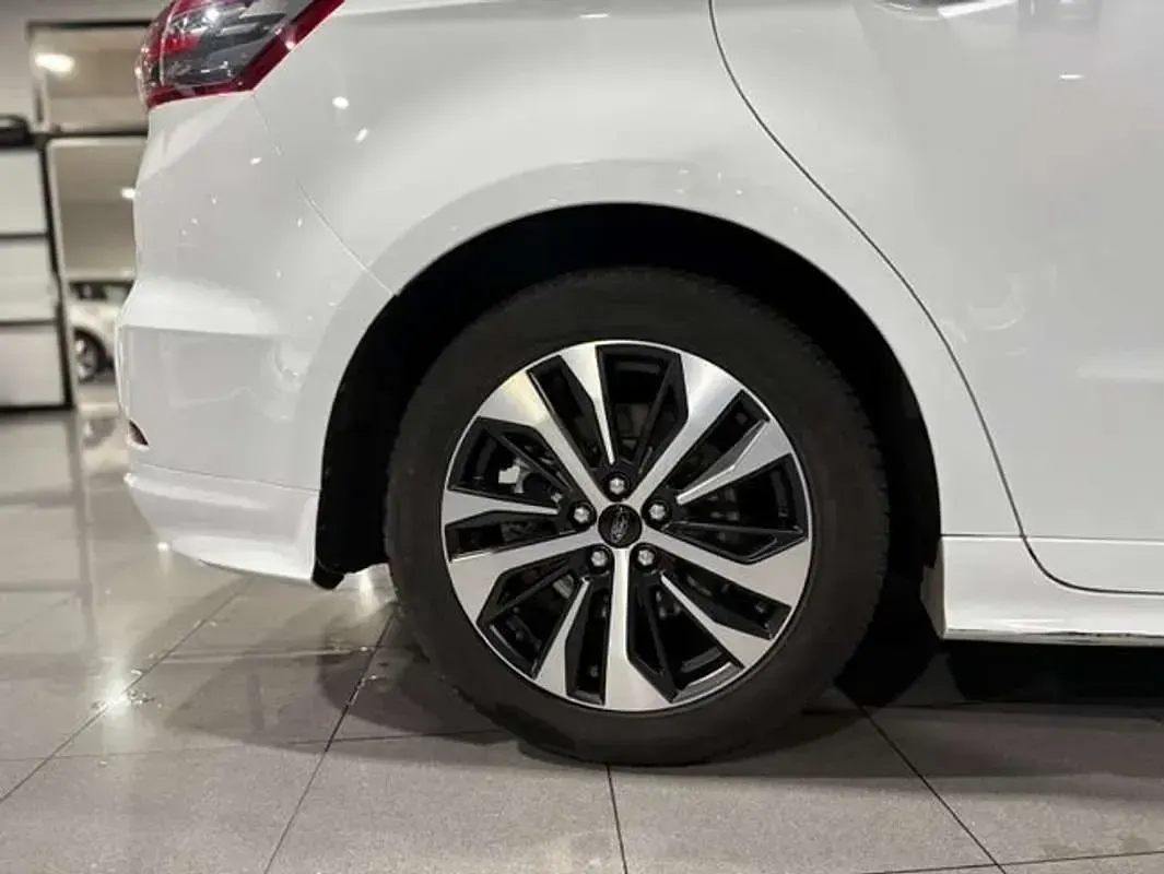 Usado Ford S-MAX ST-Line 190 CV (139 kW) 2023 Blanco Monovolumen