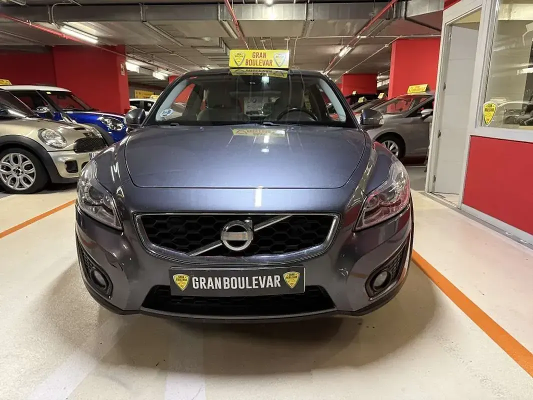 Usado Volvo C30 Momentum 136 CV (100 kW) 2010 Gris Utilitario
