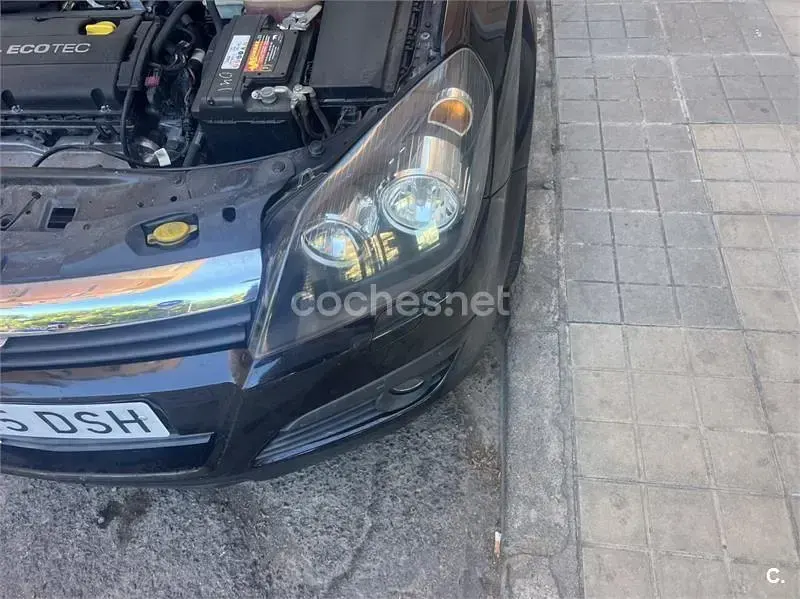 Usado Opel Astra Enjoy 105 CV (77 kW) 2005 Negro Berlina