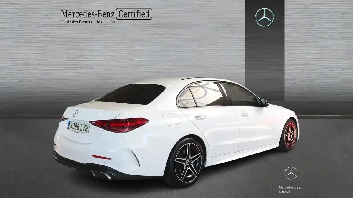 Usado Mercedes C220 AMG line 200 CV (147 kW) 2022 Blanco polar Berlina