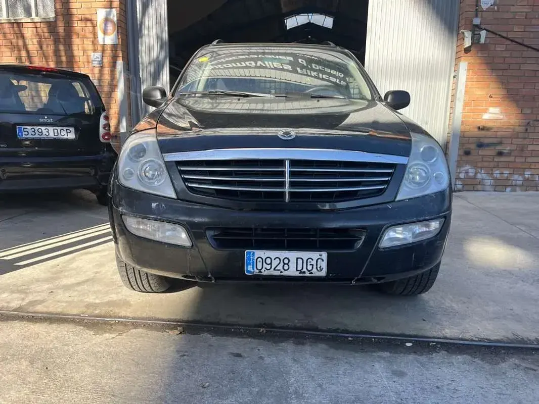 Usado SsangYong Rexton 165 CV (121 kW) 2005 Negro SUV