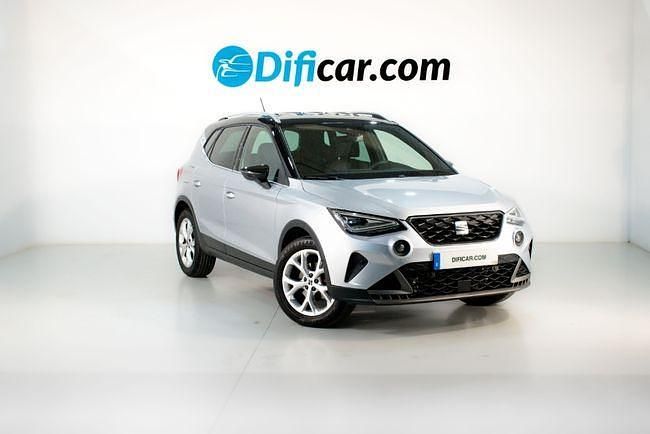 Usado Seat Arona Style 110 CV (80 kW) 2022 Gris / plata SUV