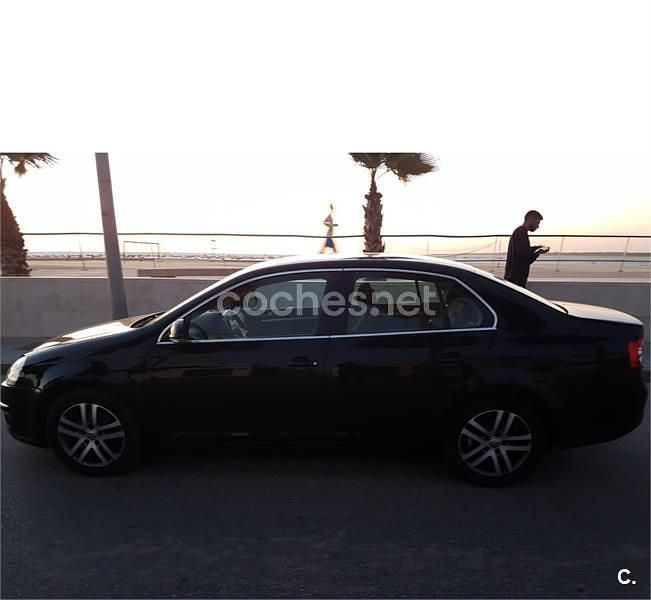 Usado VW Jetta Edition 105 CV (77 kW) 2010 Negro Berlina