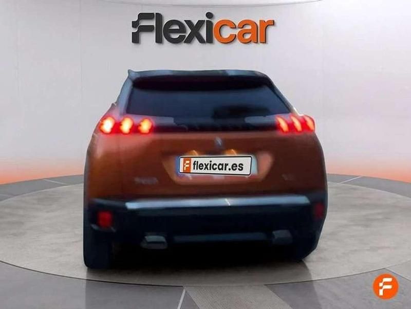 Usado Peugeot 2008 GT-line 131 CV (96 kW) 2023 Naranja SUV