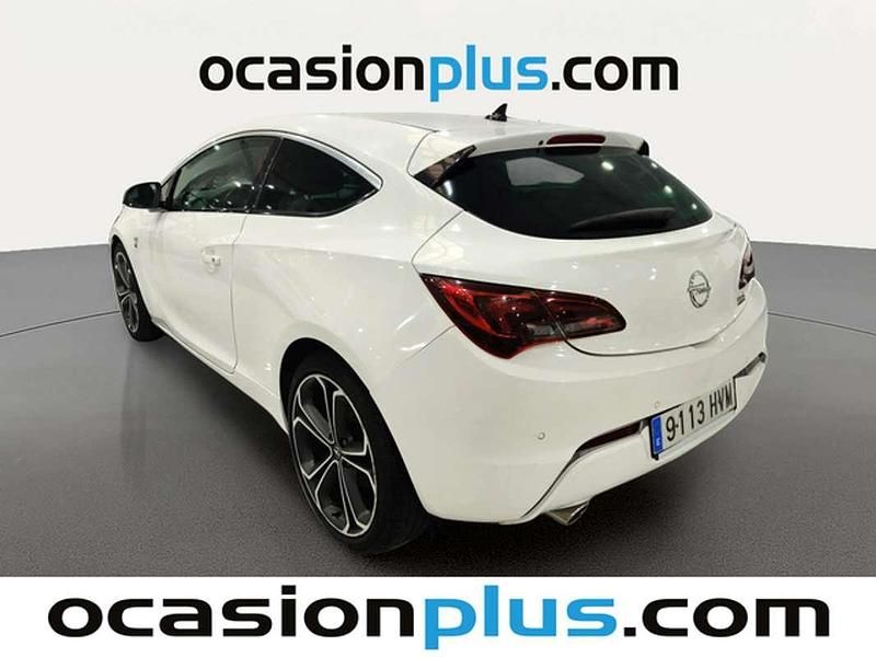 Usado Opel Astra GTC Sportive 165 CV (121 kW) 2014 Blanco Utilitario