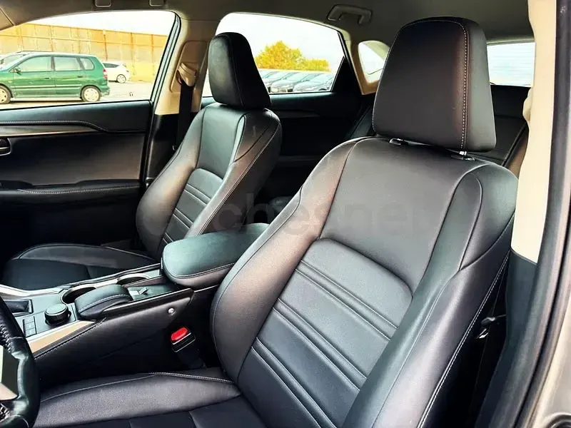 Usado Lexus NX300h Executive Line 197 CV (144 kW) 2015 Gris / plata SUV
