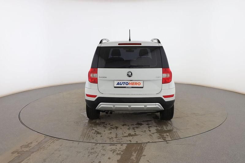 Usado Skoda Yeti 110 CV (80 kW) 2017 Blanco SUV