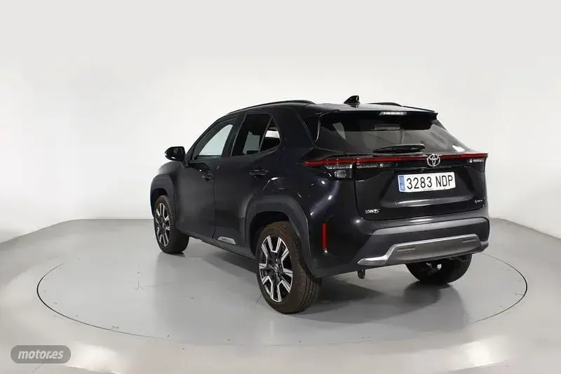 Usado Toyota Yaris Cross Style 130 CV (95 kW) 2025 Negro SUV