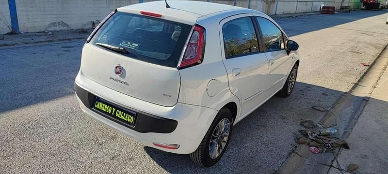 Usado Fiat Punto Evo Dynamic 77 CV (56 kW) 2011 Blanco Utilitario